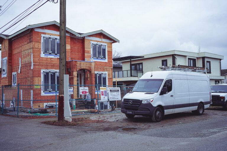 Read more about the article Step-By-Step: Dealing with House Clearance Services in a Smart Way